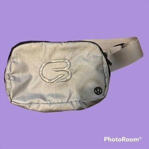 Lululemon belt bag with CB embroidering